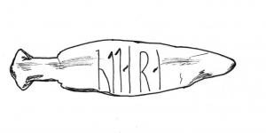 A carved reindeer bone from a midden at Sumtangen (author’s own illustration). The runic inscription reads ‘ottar a’ (Óttár owns [this]). These name tags with a personal name and the verb ‘a’ are commonly found in middens in Norwegian towns (Indrelid and Hufthammer 2011, 45).