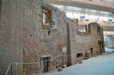 Figure 2: Different forms of window in southwest face of West House in Akrotiri (Image Copyright: Rianca Vogels)