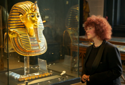 Joann and Tutankhamen’s mask in the Museum of Egyptian Antiquities, Cairo (Image Copyright: Blink Television / Dr. J. Fletcher)