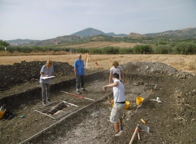 Figure 1. Martin Carver supervising the excavation at the 'San Pietro' site. Image provided by Madeleine Hummler.