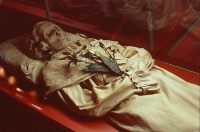 Fig. 1: Photo image of a two hundred year old Hungarian mummy (Archaeology Magazine 2015a).